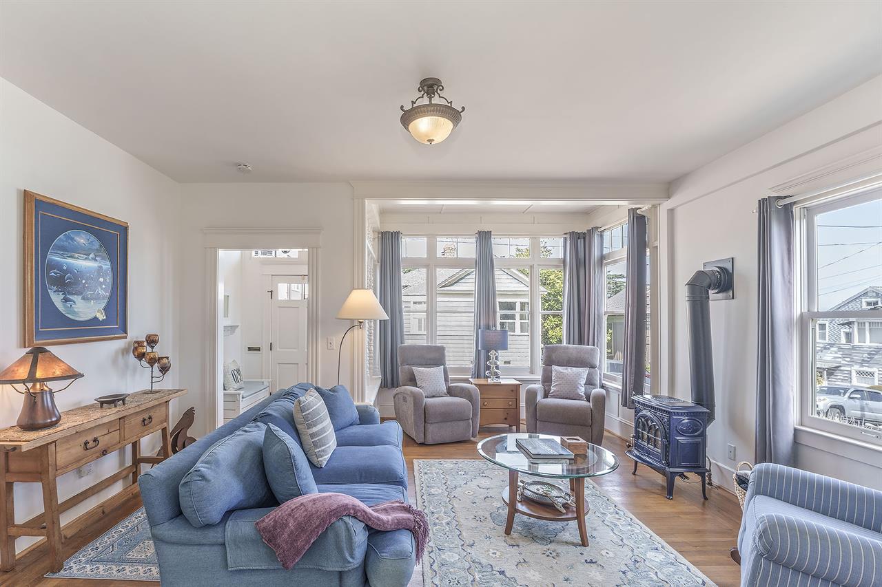 Living Room with Fireplace, HDTV and Ocean Views