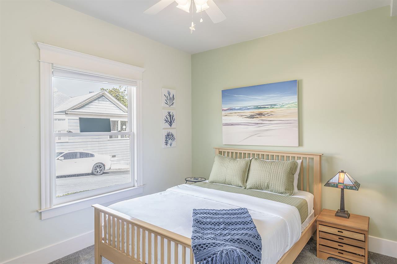 Bedroom 3  Queen Bed, TV