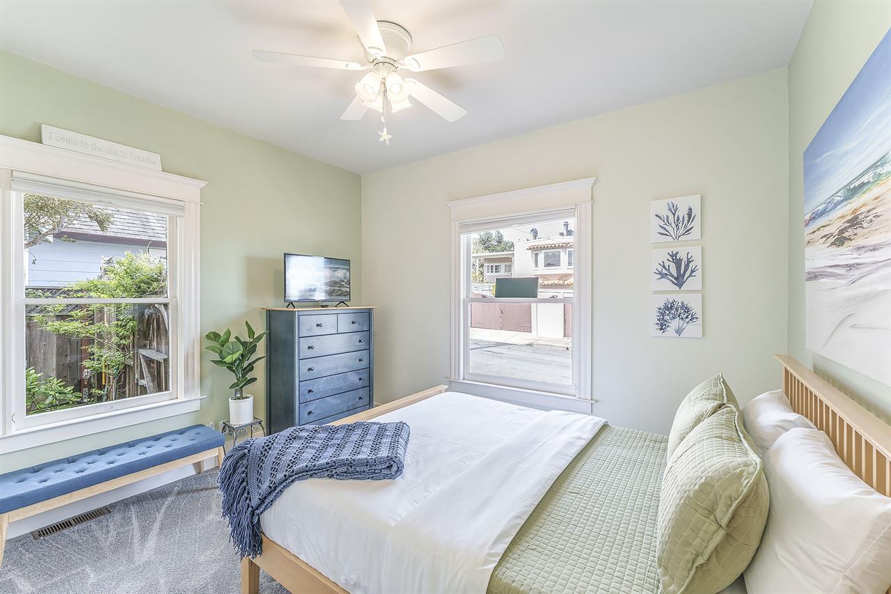 Bedroom 3  Queen Bed, TV