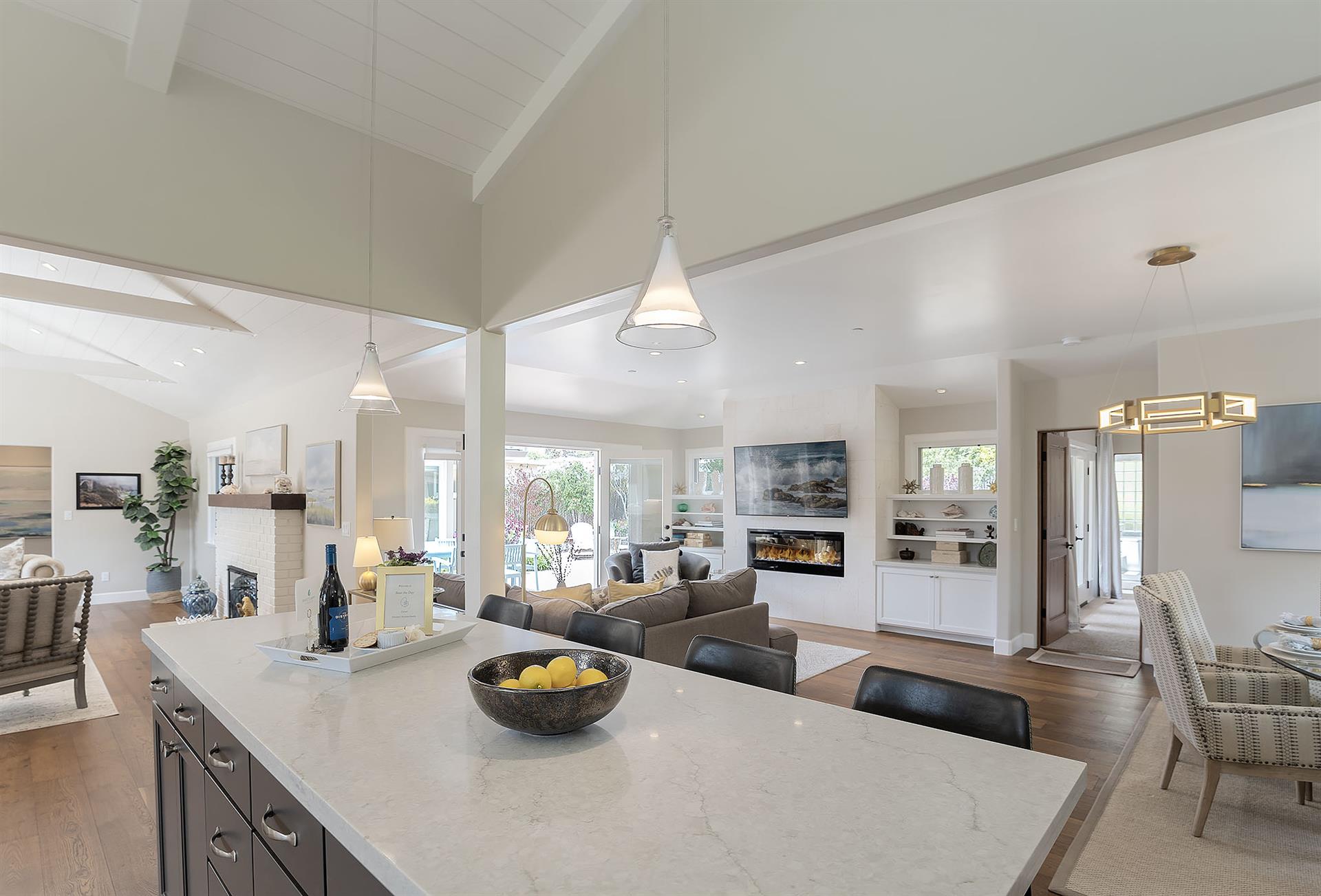 Fully Equipped Gourmet Kitchen