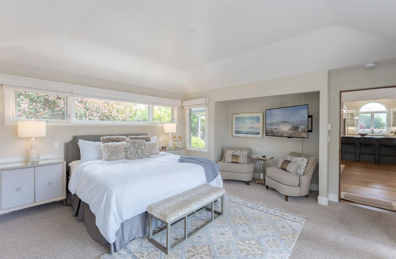 Bedroom 1  King Bed, HDTV, En Suite Bath, WalkIn Closet