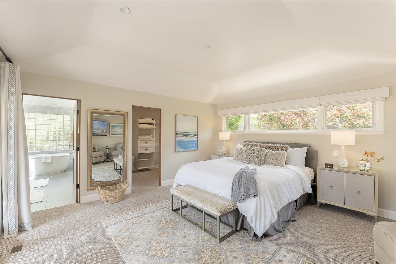 Bedroom 1  King Bed, HDTV, En Suite Bath, WalkIn Closet