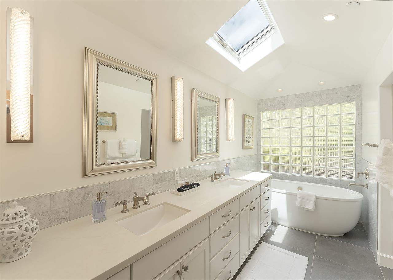 Bath 1 En Suite Bath for Bedroom 1  Shower, Separate Tub