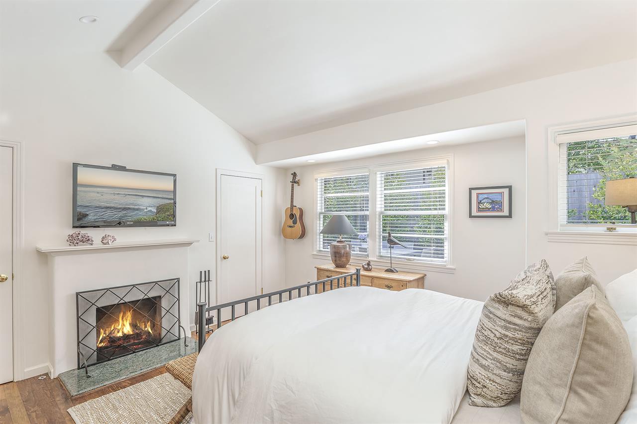 Bedroom 1, Queen, Fireplace, TV, En Suite Bathroom