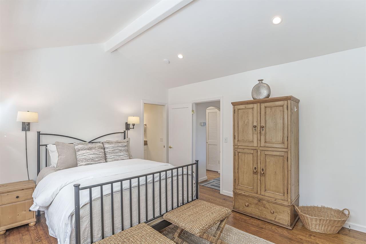 Bedroom 1, Queen, Fireplace, TV, En Suite Bathroom