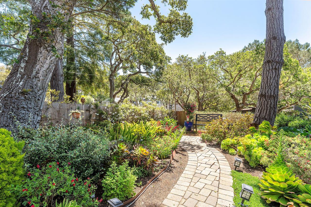 Stunning Gardens in Front of the Home
