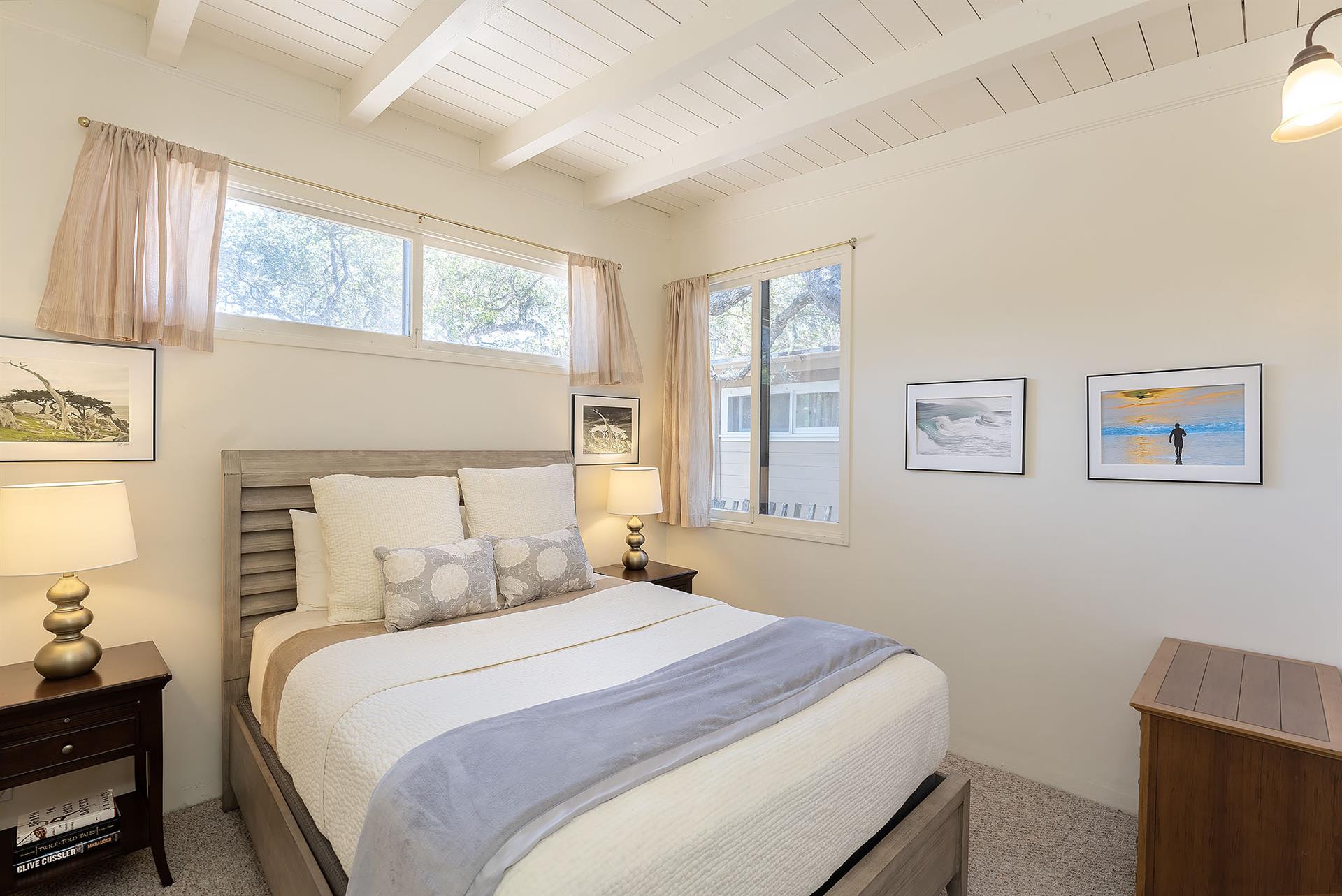 Bedroom 2, Queen Bed