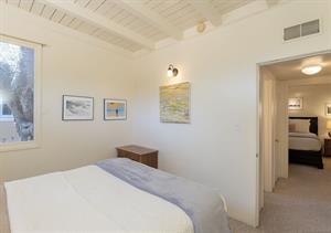 Bedroom 2, Queen Bed