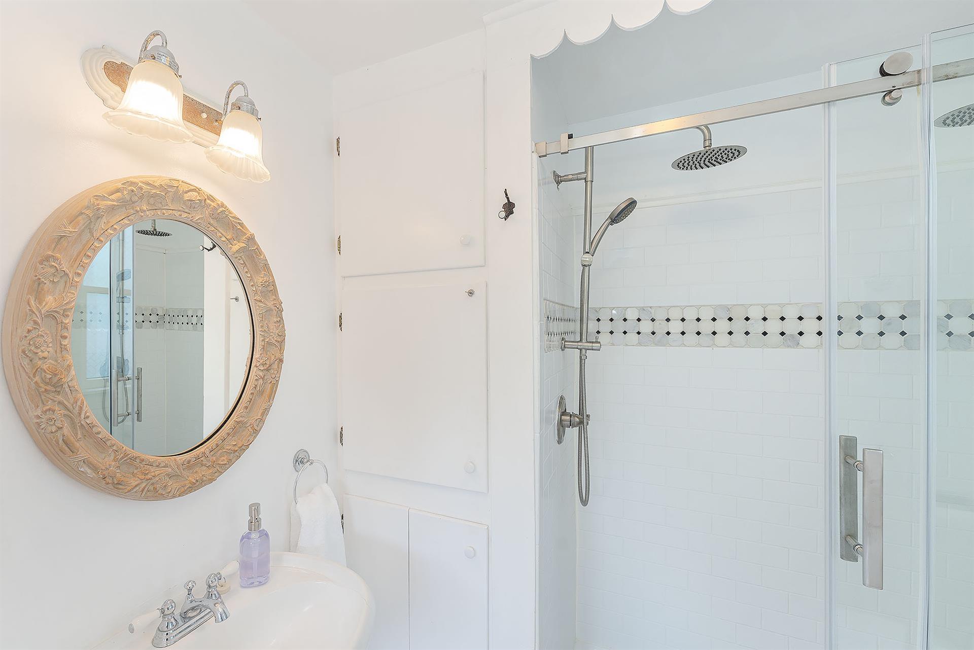 Full Bathroom has a Shower