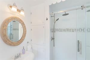 Full Bathroom has a Shower