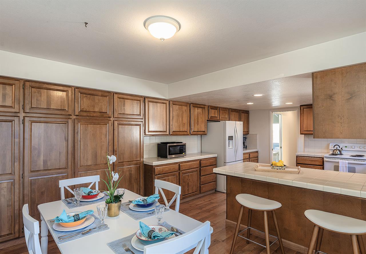 Dining Table Seats 4 Plus 2 More at the Kitchen Counter