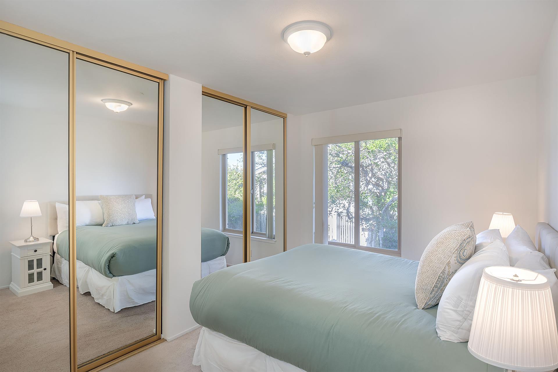 Bedroom 2, Queen Bed