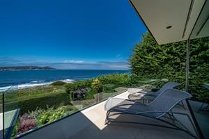 Glass Railings Provide an Unobstructed View