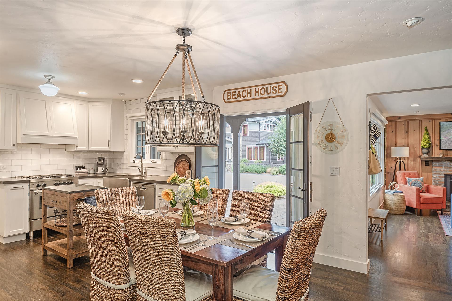 Dining Area Seats 6