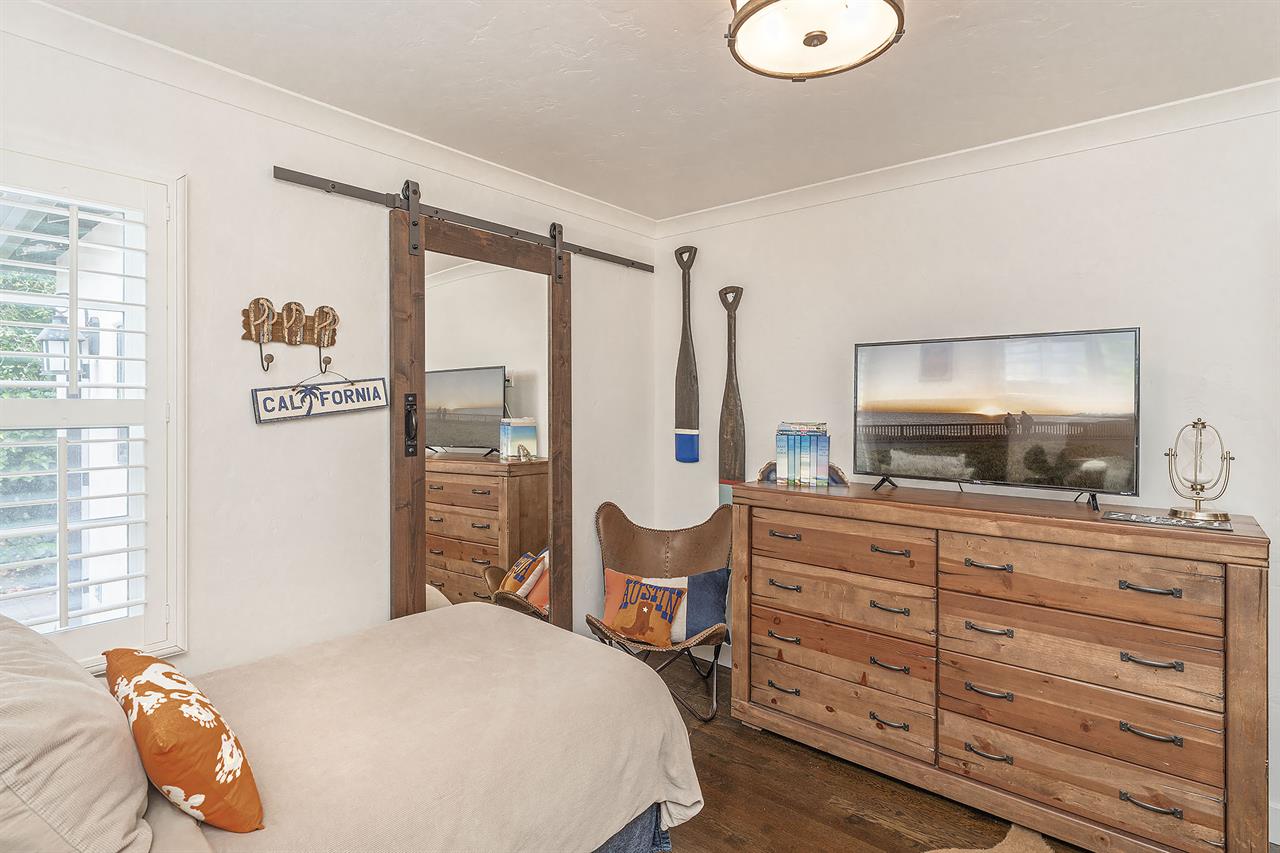 Bedroom 3 has 2 Twin Beds