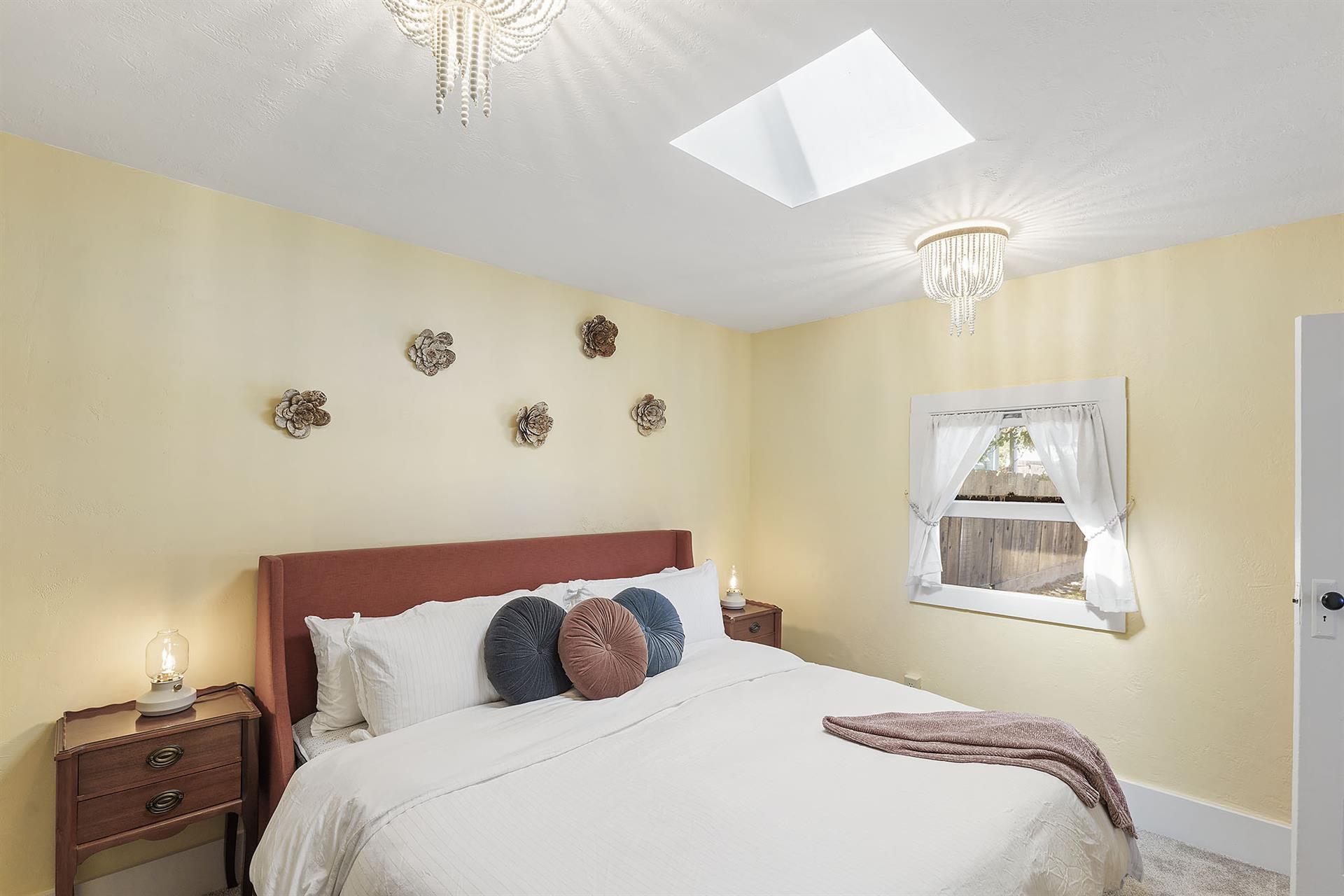Bedroom 1, King Bed