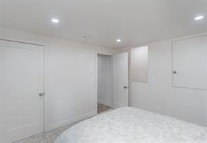 Bedroom has a Queen Bed