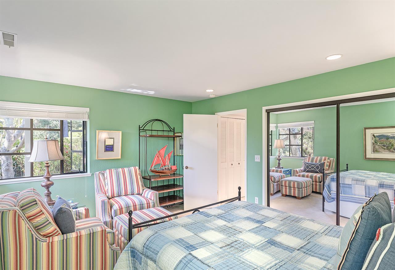 Downstairs, Bedroom 2, Queen Bed, Sitting Area