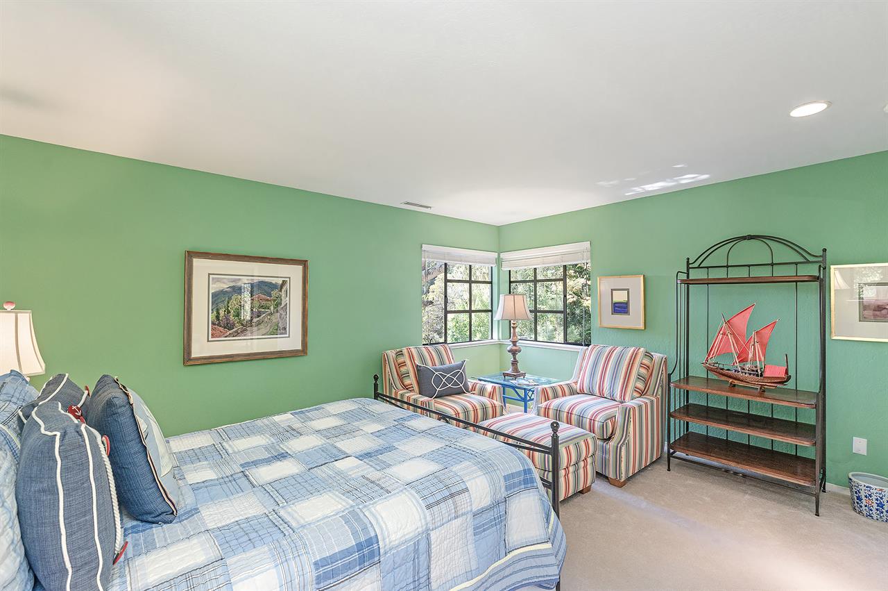 Downstairs, Bedroom 2, Queen Bed, Sitting Area