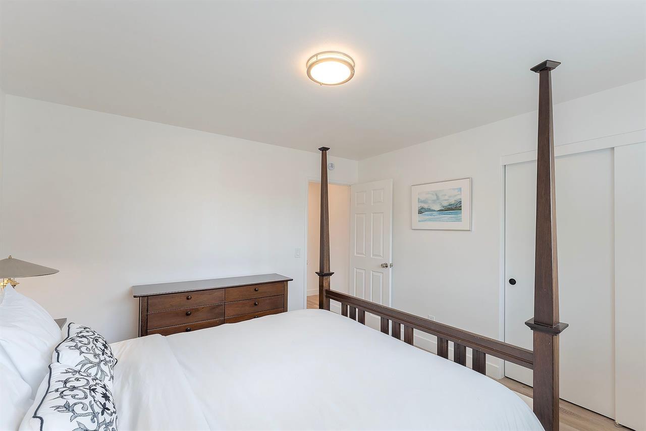 Bedroom 2, Queen Bed