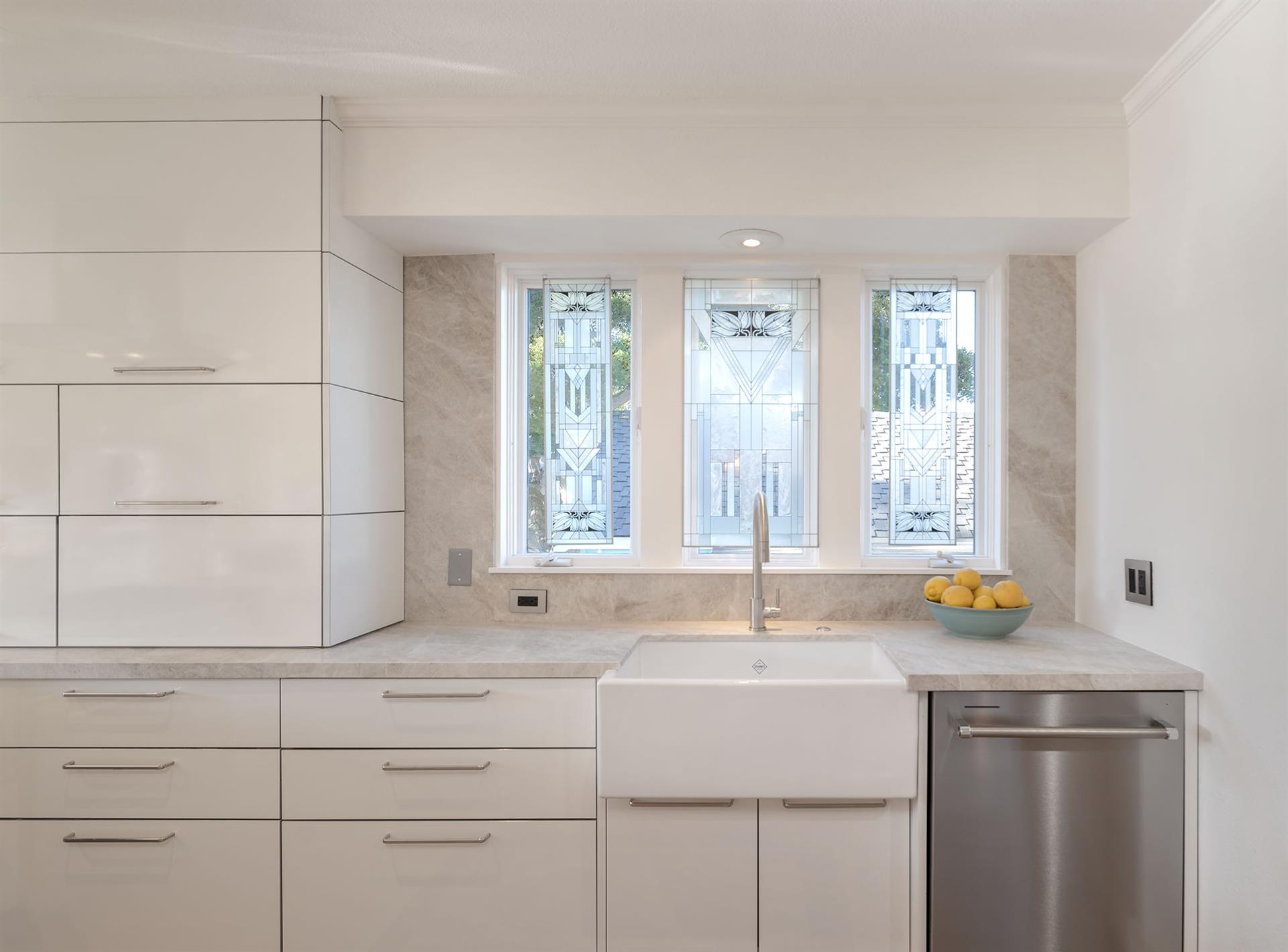 Fully Equipped Gourmet Kitchen
