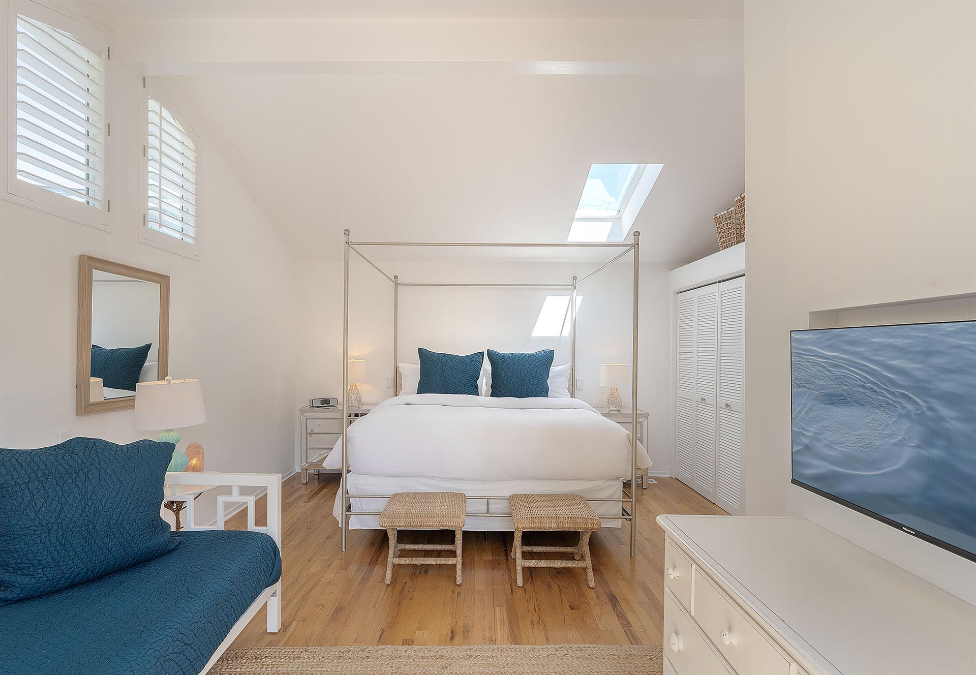 Bedroom 1, King, Twin Day Bed, TV, En Suite, Patio Access