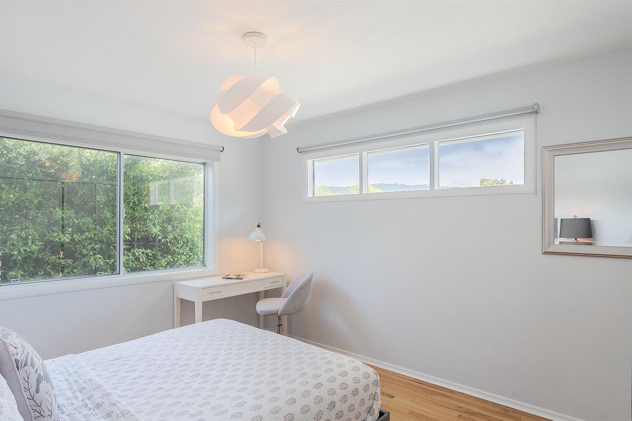 Bedroom 2, Queen Bed, Desk