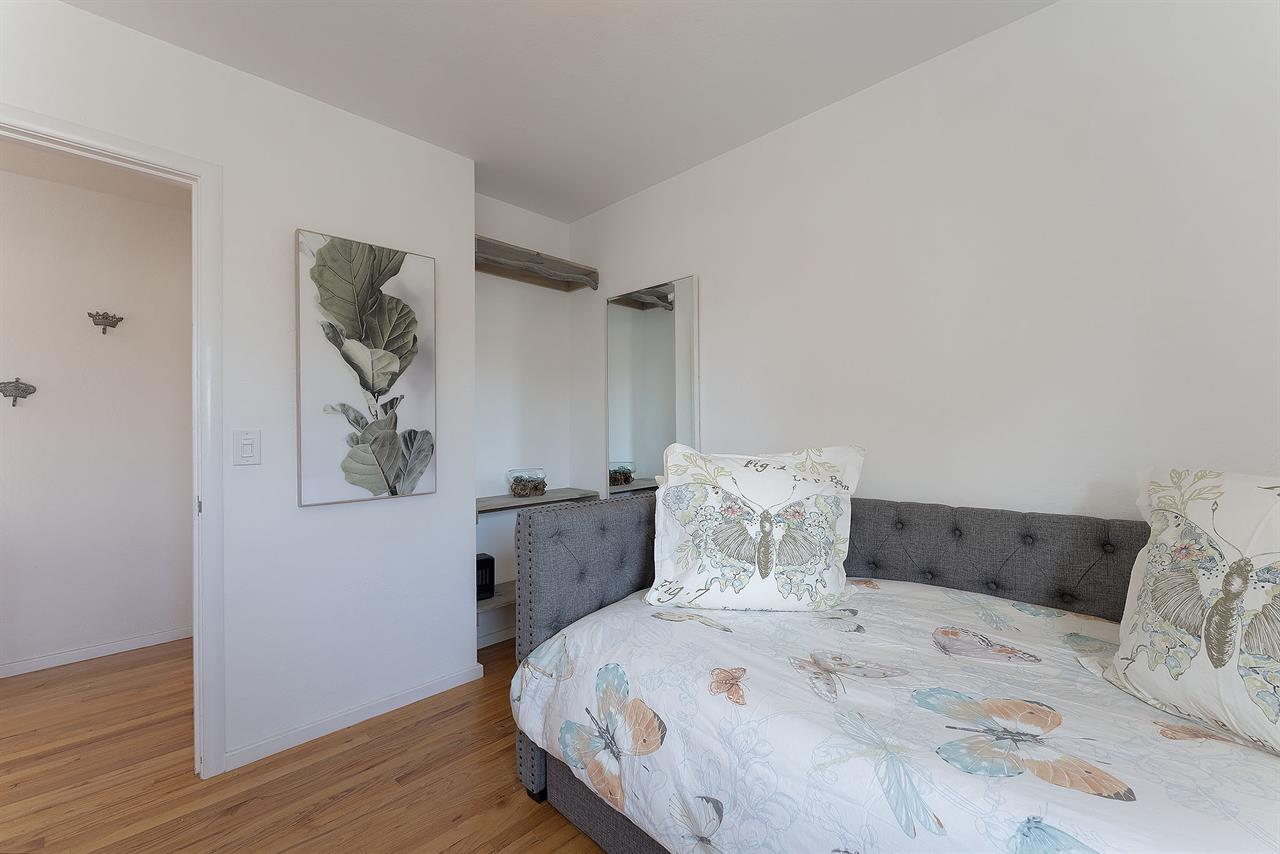 Bedroom 3, Twin DayBed with Optional Trundle, Desk