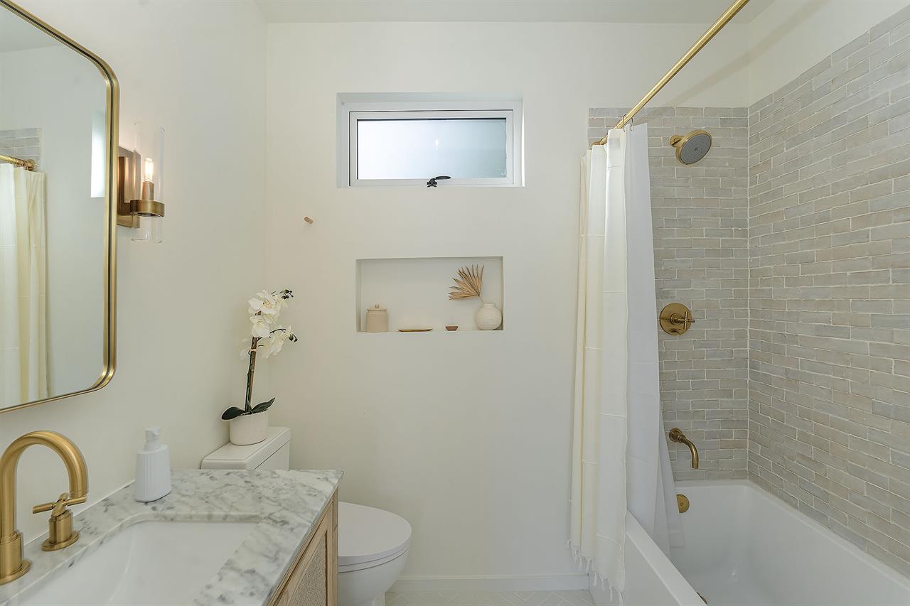 En Suite Bathroom for Bedroom 1