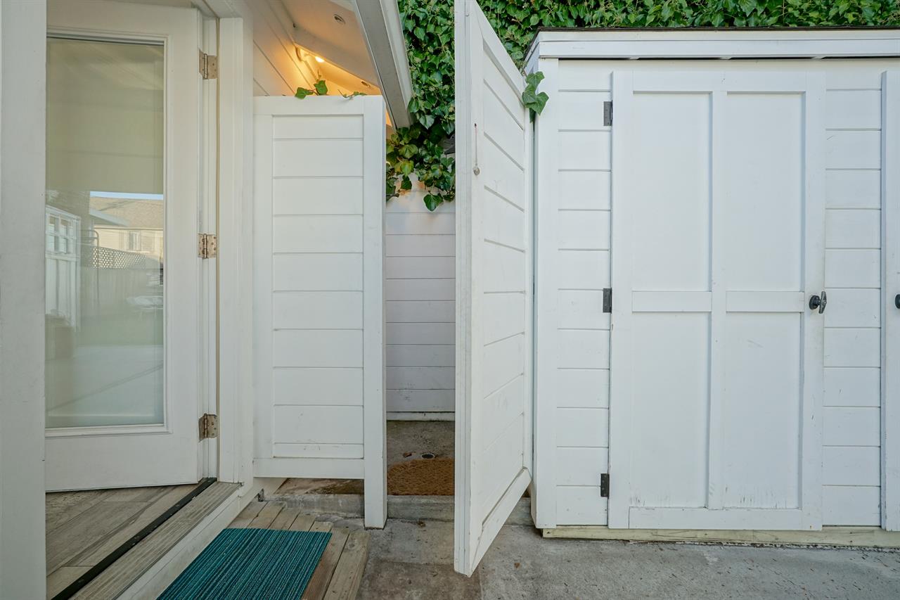 Detached Bonus Room and Outdoor Shower