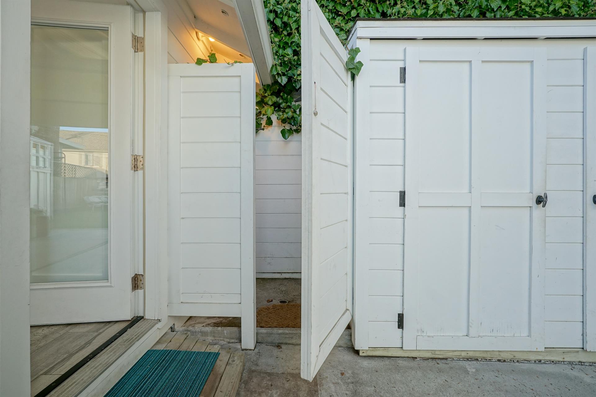 Detached Bonus Room and Outdoor Shower