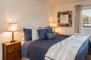 Bedroom 1 with a King Bed New mattress 2023