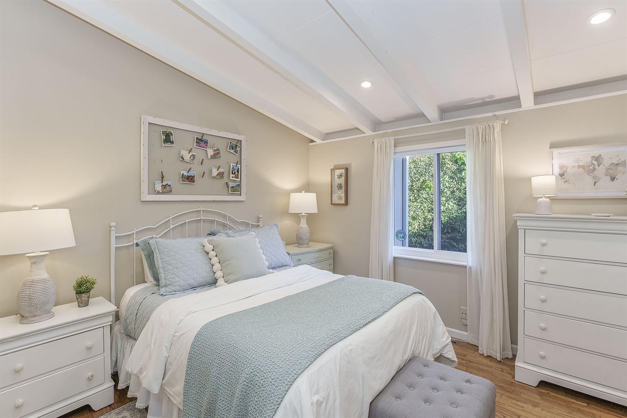 Bedroom 2, Queen Bed