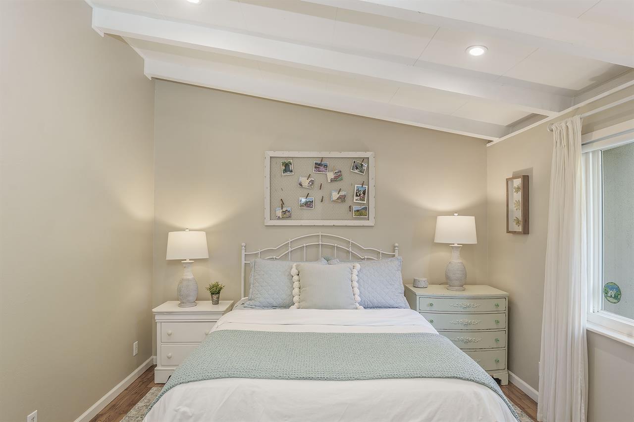 Bedroom 2, Queen Bed