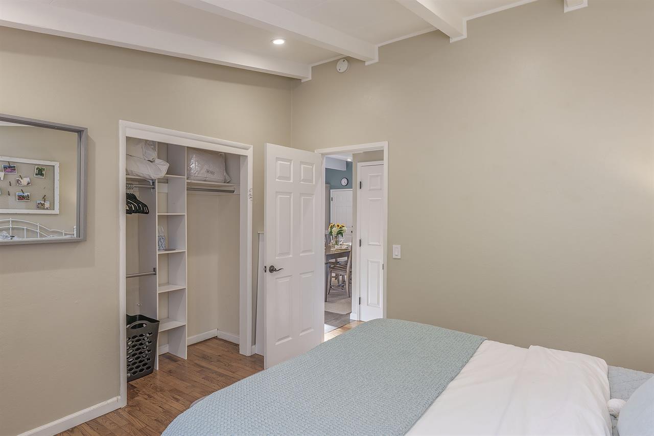 Bedroom 2, Queen Bed