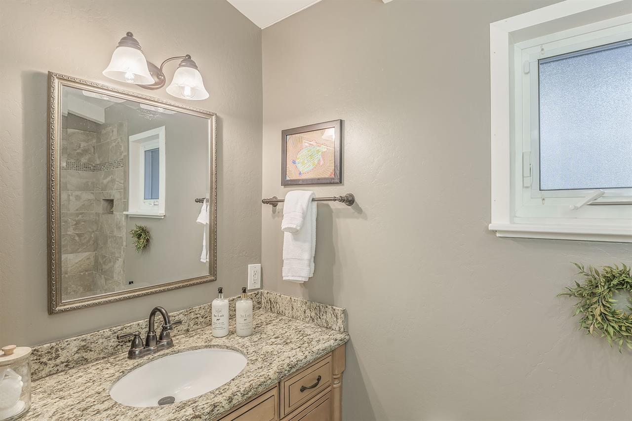 Bathroom 2, Hallway Access, Shower Over Tub