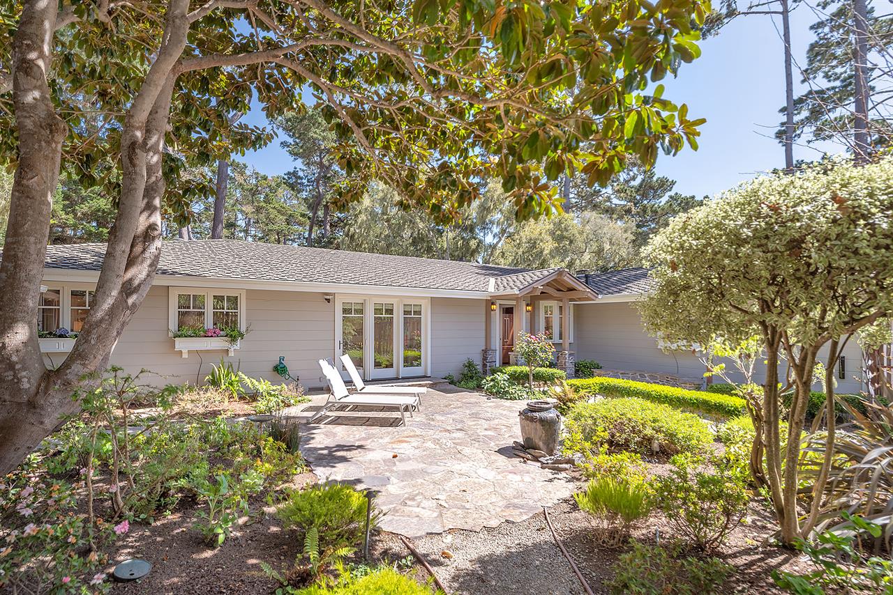 Welcome to Mollys Cove In Prestigious Pebble Beach®