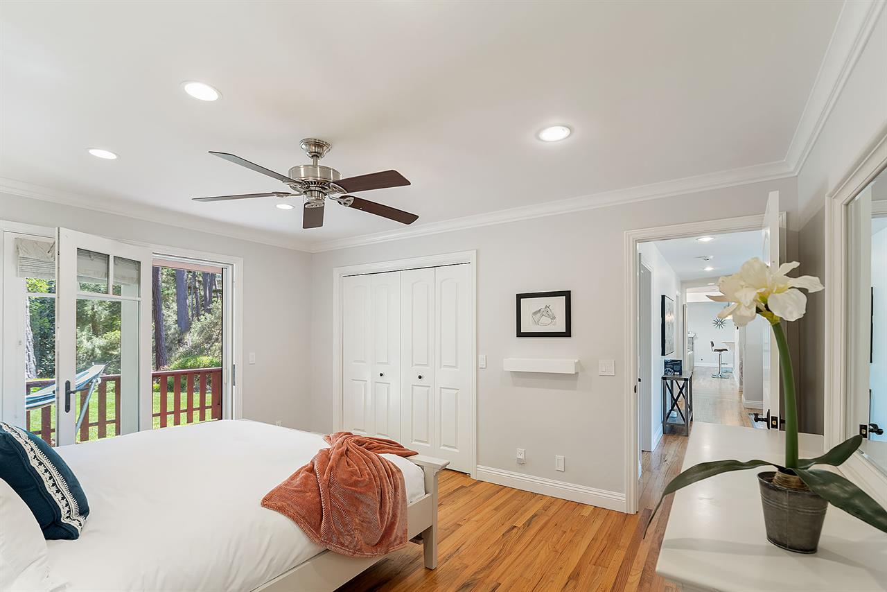 Bedroom1, King Bed, En Suite with Shower