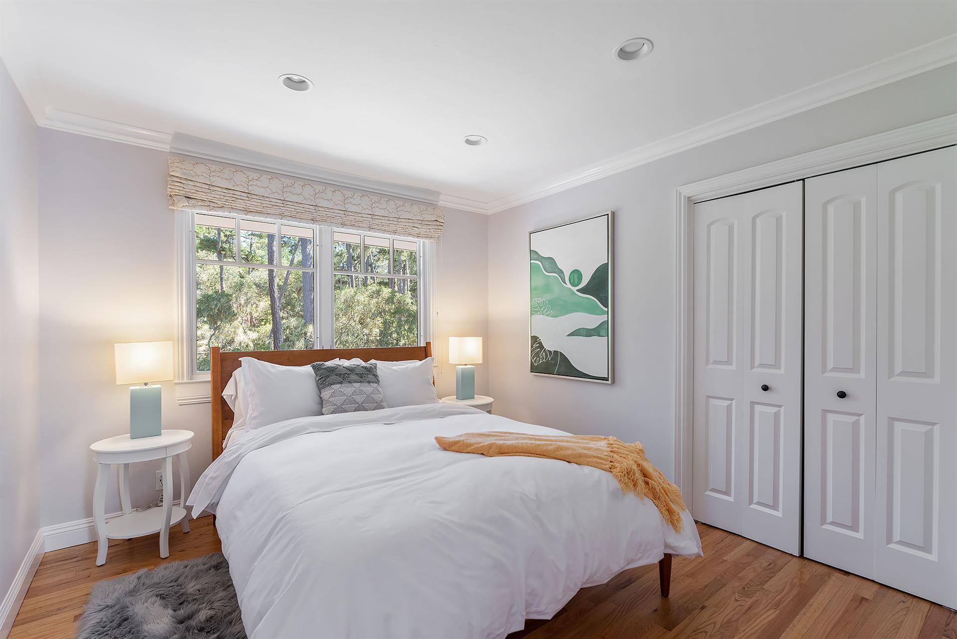 Bedroom 2, Queen Bed