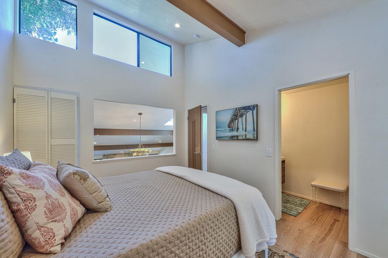 Bedroom 2, Queen, Access to Back Yard