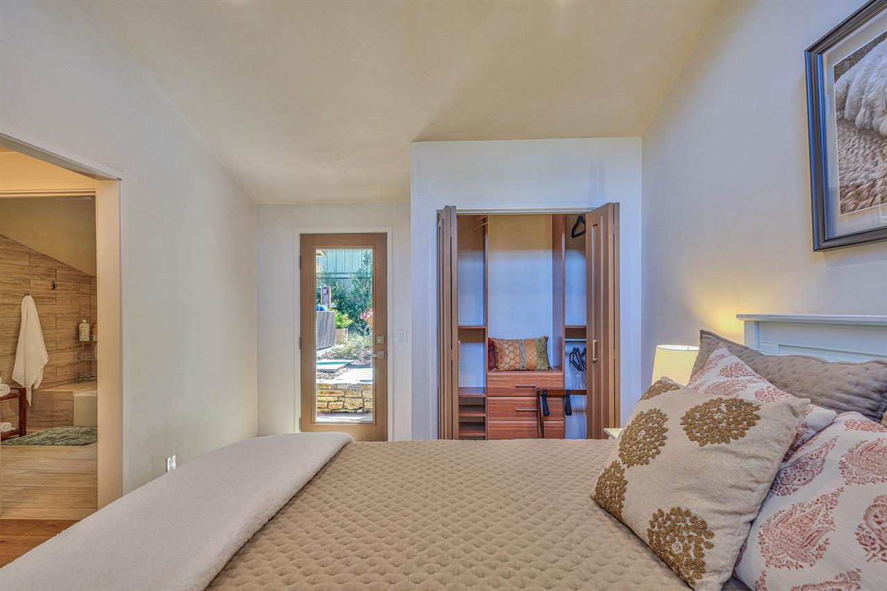 Bedroom 2, Queen, Access to Back Yard