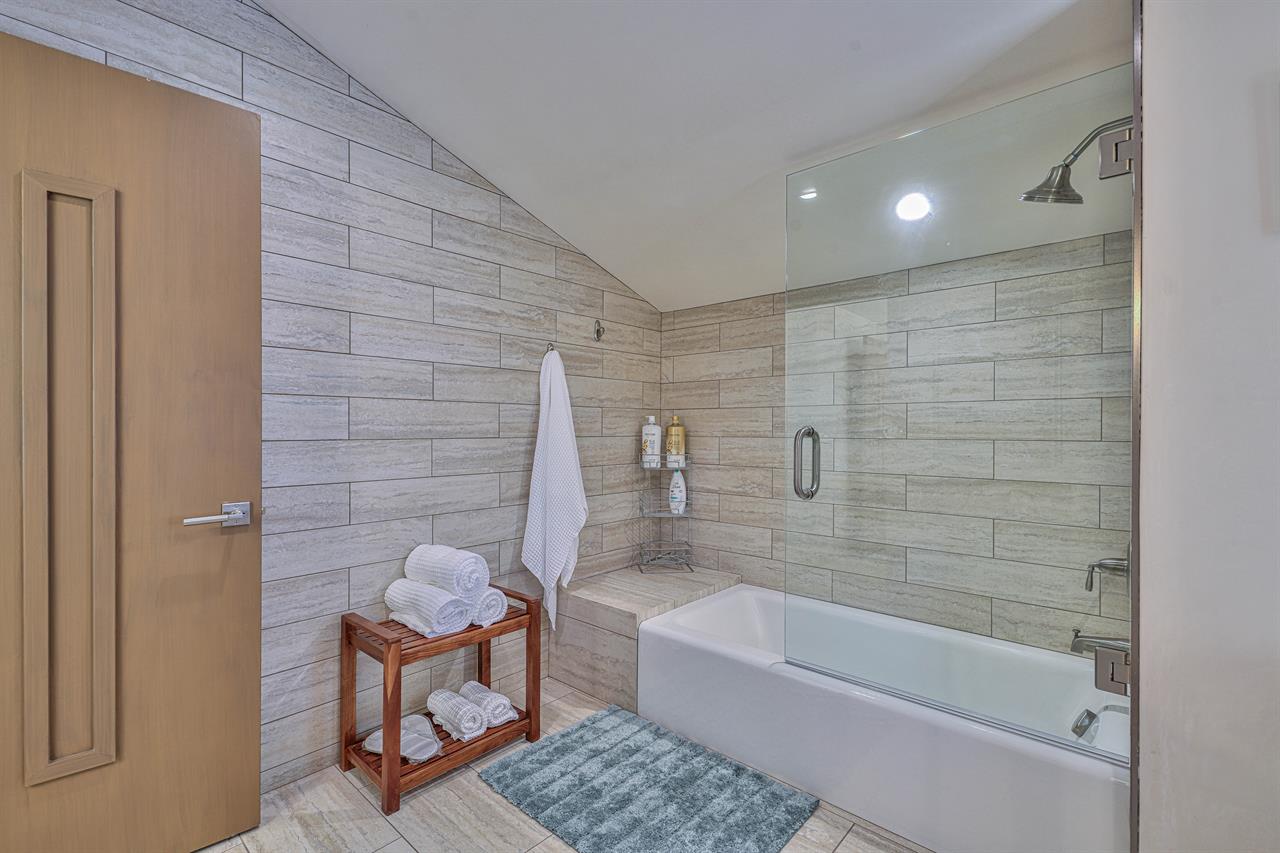 Upstairs Bathroom, Jack and Jill Style Between the Bedrooms