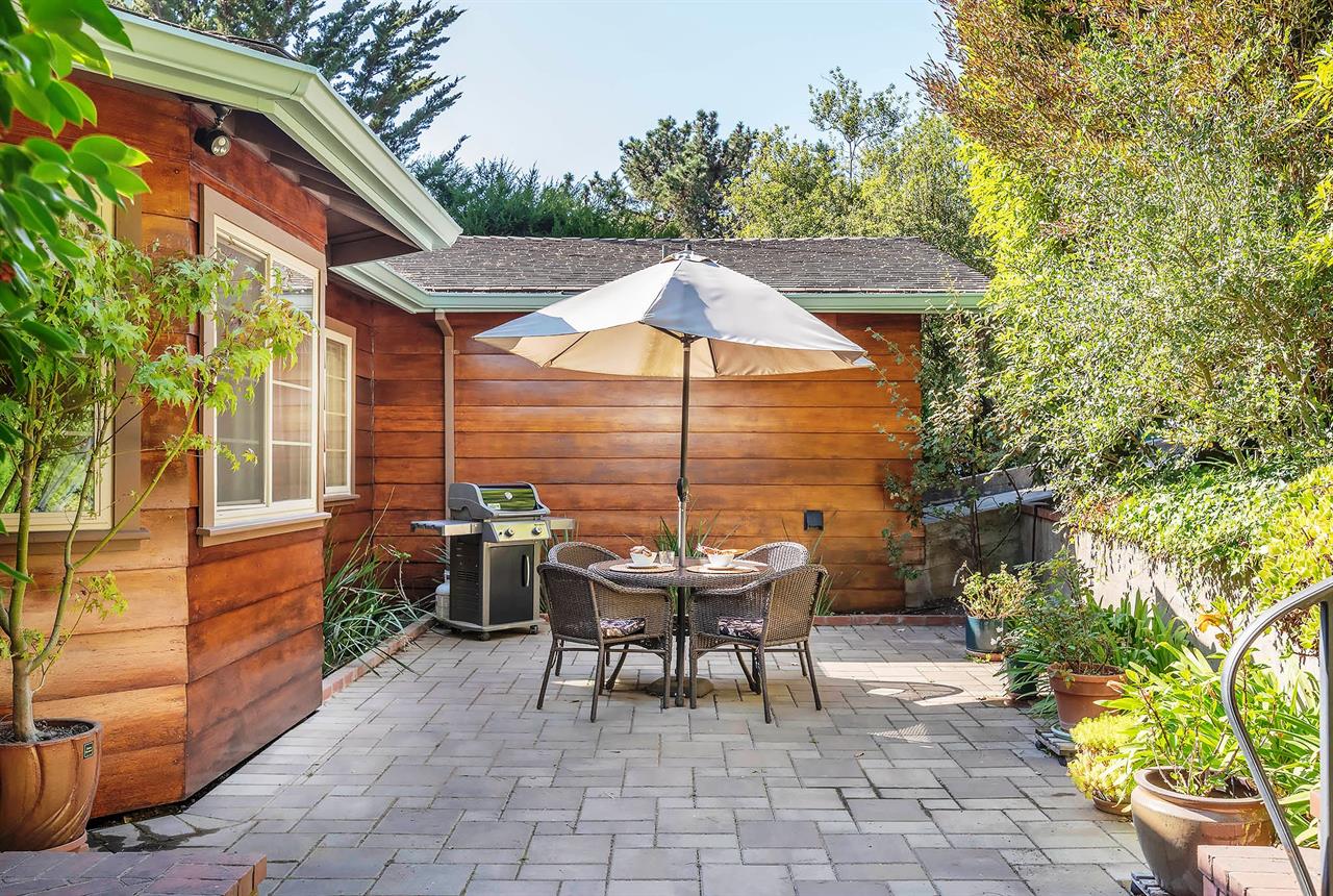 Entrance Patio with Gas Grill