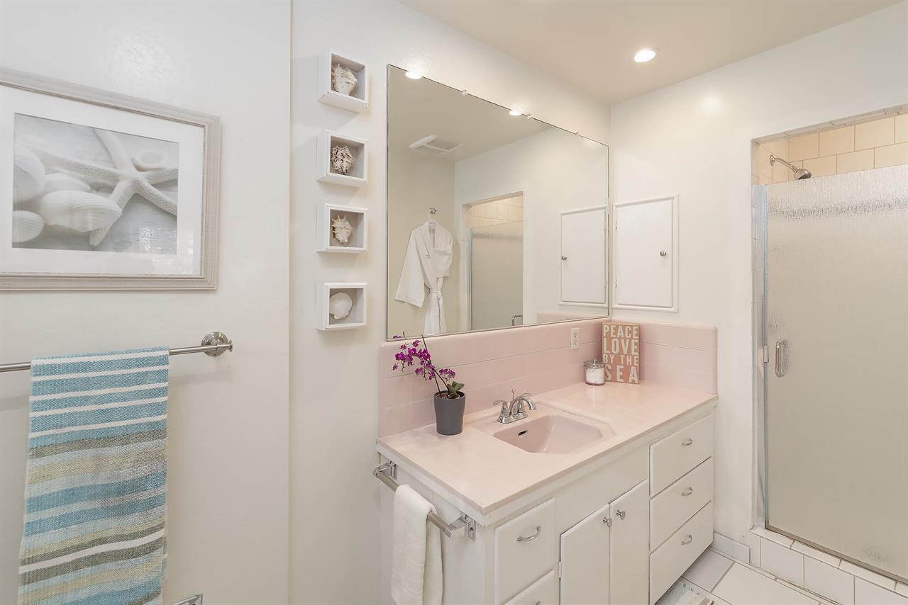 En Suite Bath with Coral Seashore Theme and Shower