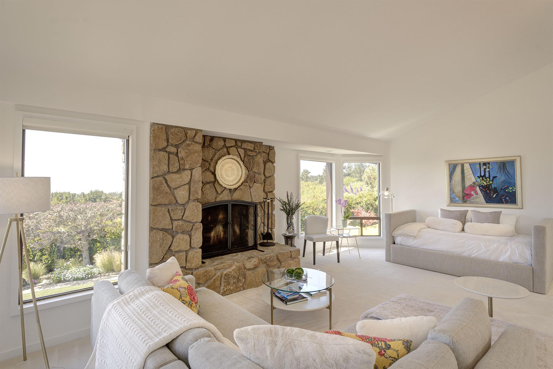 Ocean View Living Room  Gas Fireplace and Daybed