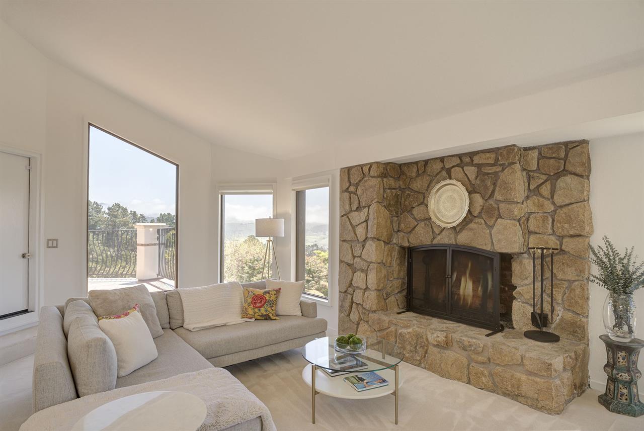 Ocean View Living Room  Gas Fireplace and Daybed