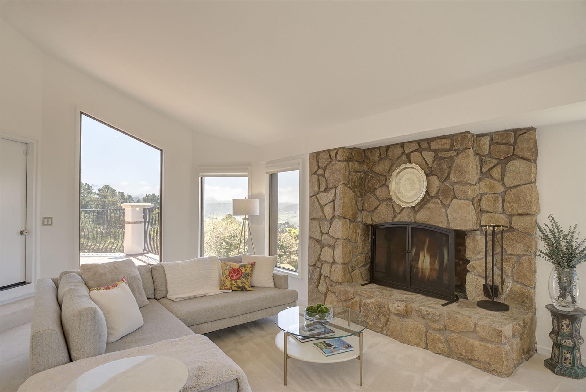 Ocean View Living Room  Gas Fireplace and Daybed