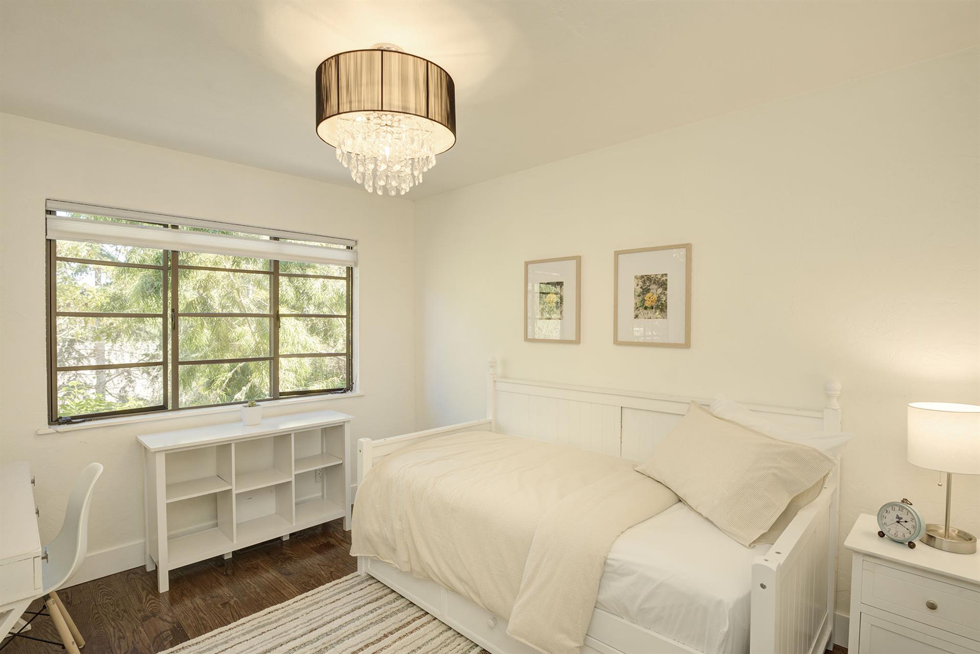 Bedroom 3  Twin Daybed  and Small Desk
