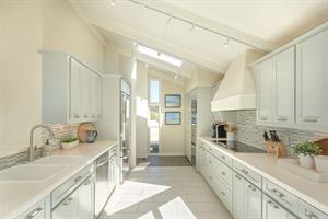 Fully Equipped Gourmet Kitchen