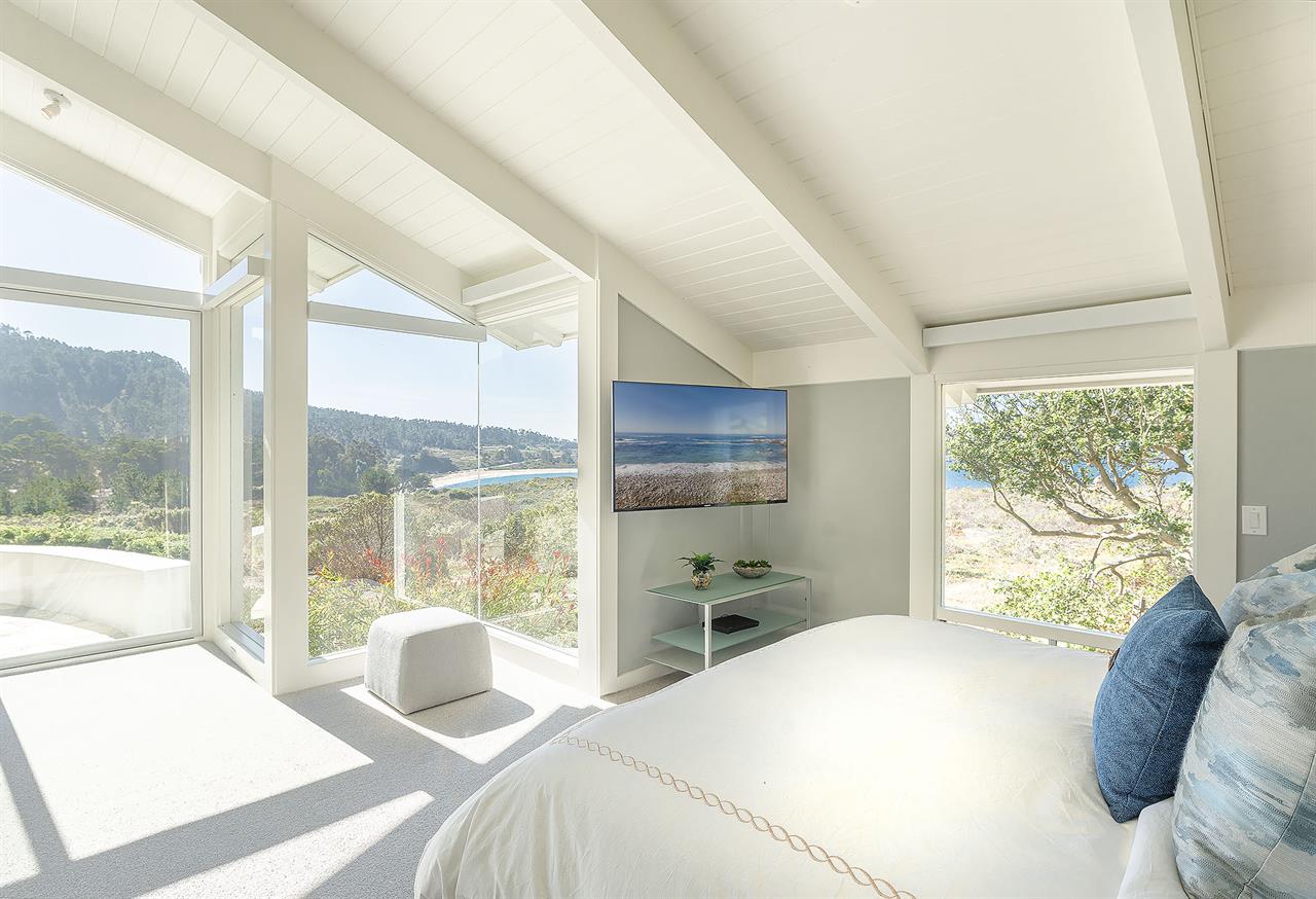 Bedroom 2, King, TV, View, Shared Jack and Jill Bathroom